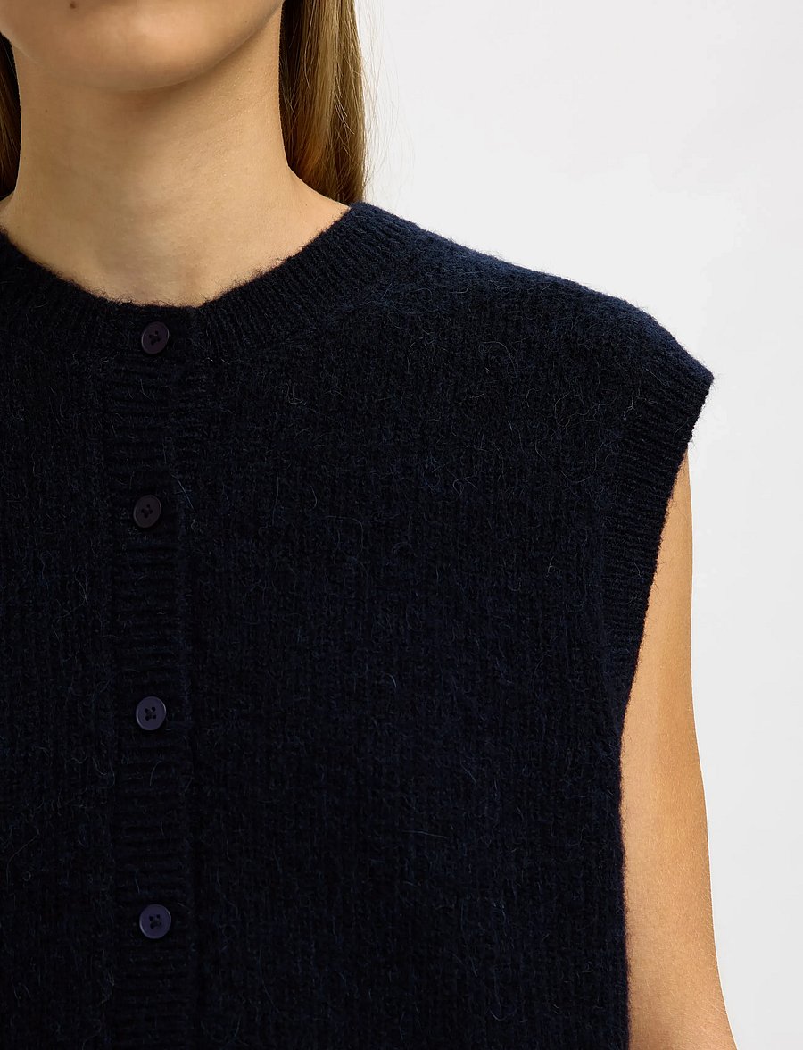 Selected - SLWLULU SL BUTTON O-NECK VEST NOOS - knitted vests - dark sapphire - 3