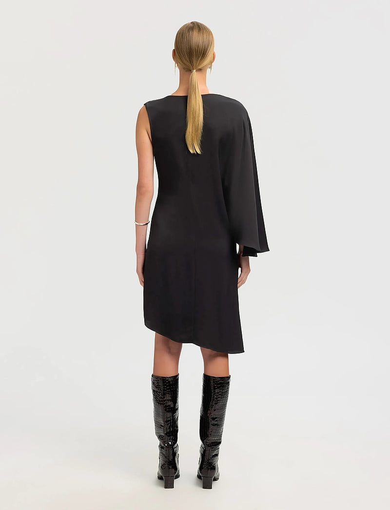 Selected - SLFLAURINA REGULAR ONE SHOULDER DRESS B - cocktailklänningar - black - 2