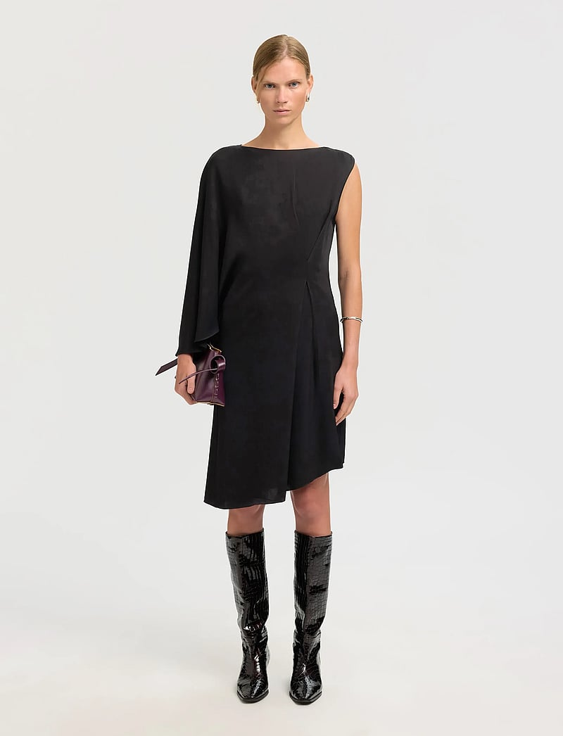 Selected - SLFLAURINA REGULAR ONE SHOULDER DRESS B - cocktailklänningar - black - 4