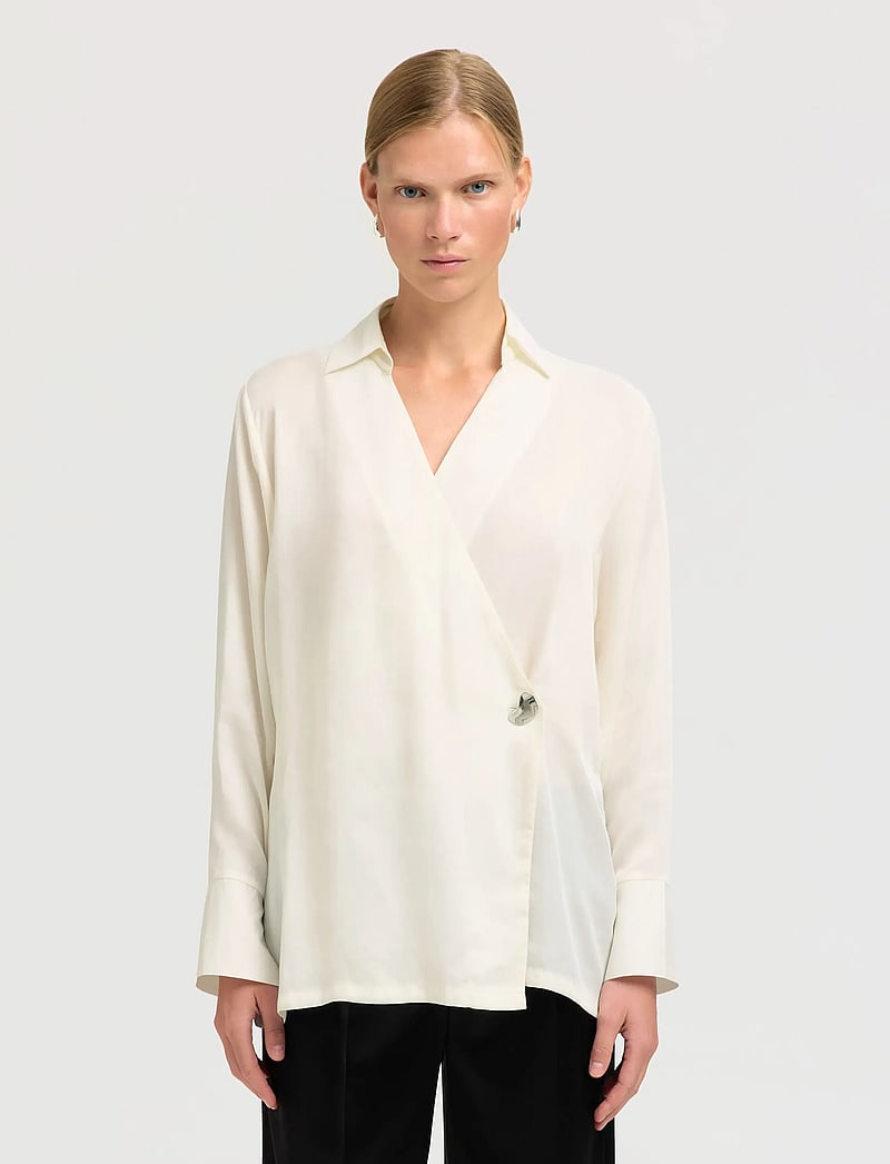 Selected - SLFJOLLY LS WRAP TOP B - langärmlige hemden - gardenia - 0