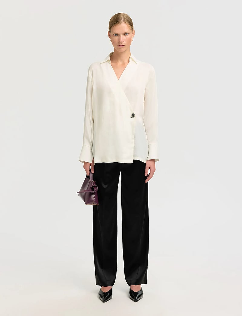 Selected - SLFJOLLY LS WRAP TOP B - langärmlige hemden - gardenia - 3