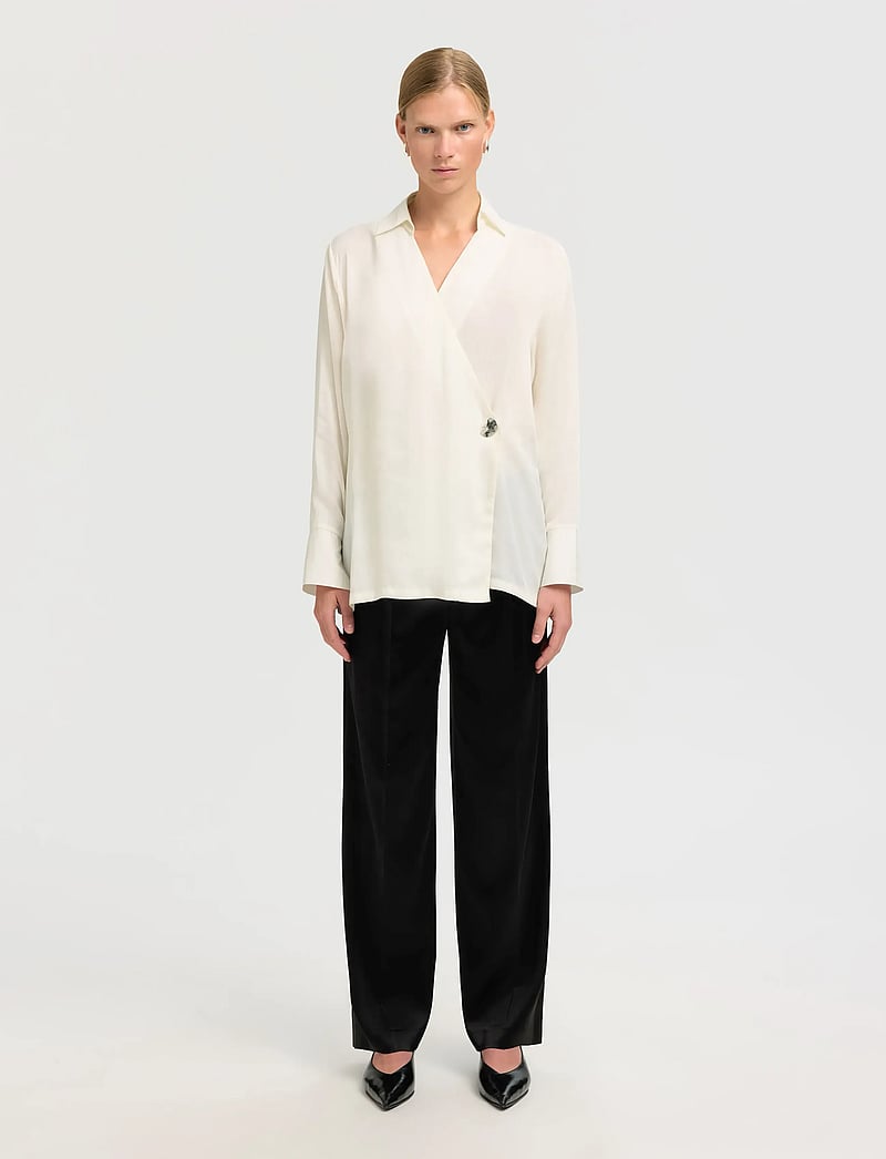 Selected - SLFJOLLY LS WRAP TOP B - langärmlige hemden - gardenia - 4