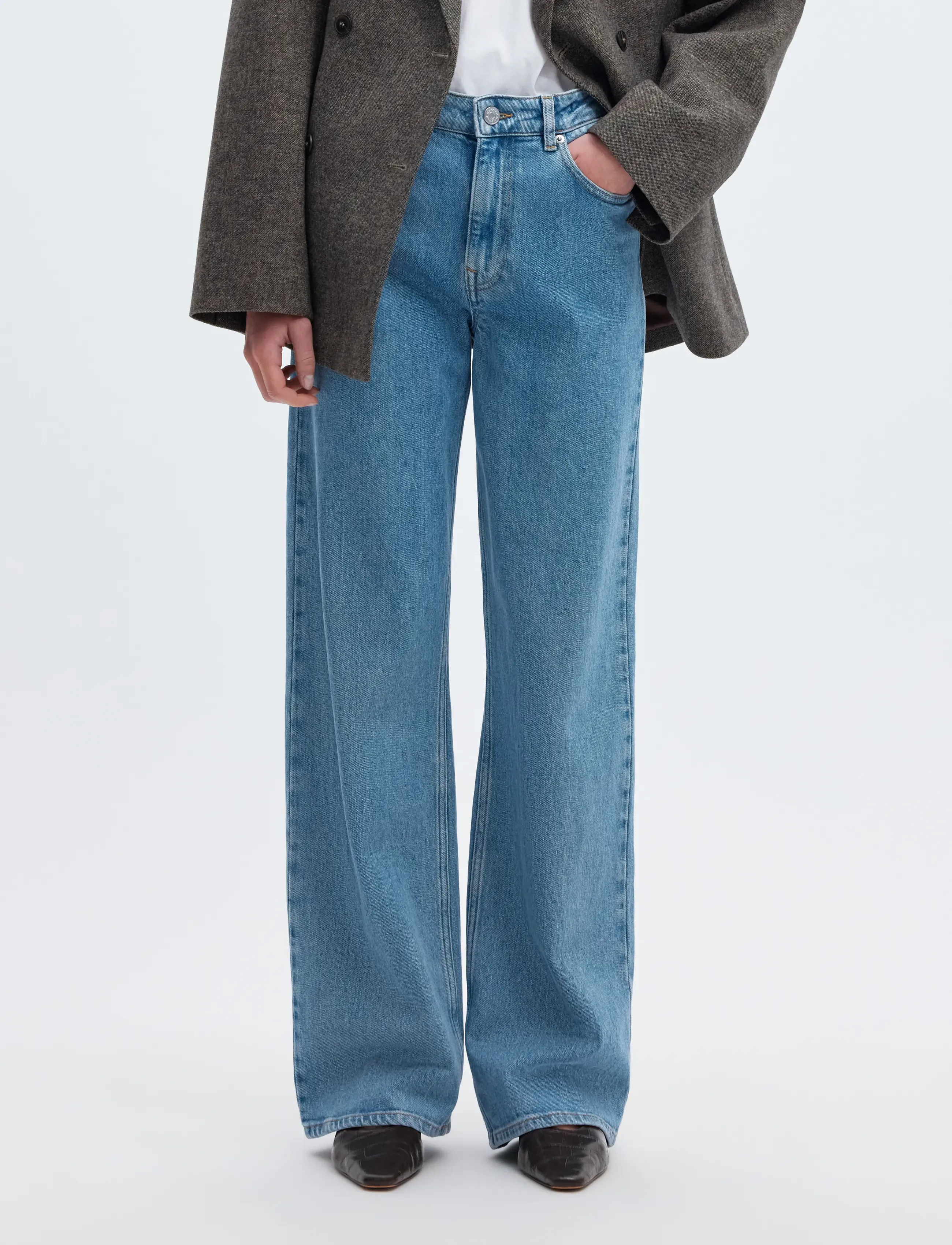 Selected SLWWIDE BEA-KORI LIGHT BL HW JEANS NOOS - Sirged teksad - LIGHT BLUE DENIM / blue