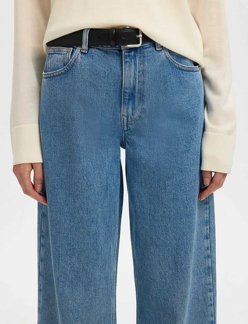 Selected - SLFWIDE BEA-KORI LIGHT BL HW JEANS NOOS - brede jeans - light blue denim - 3