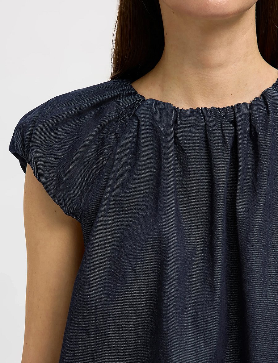 Selected - SLFRILLO CAP SLEEVE DENIM TOP - kurzärmelige blusen - dark blue denim - 4