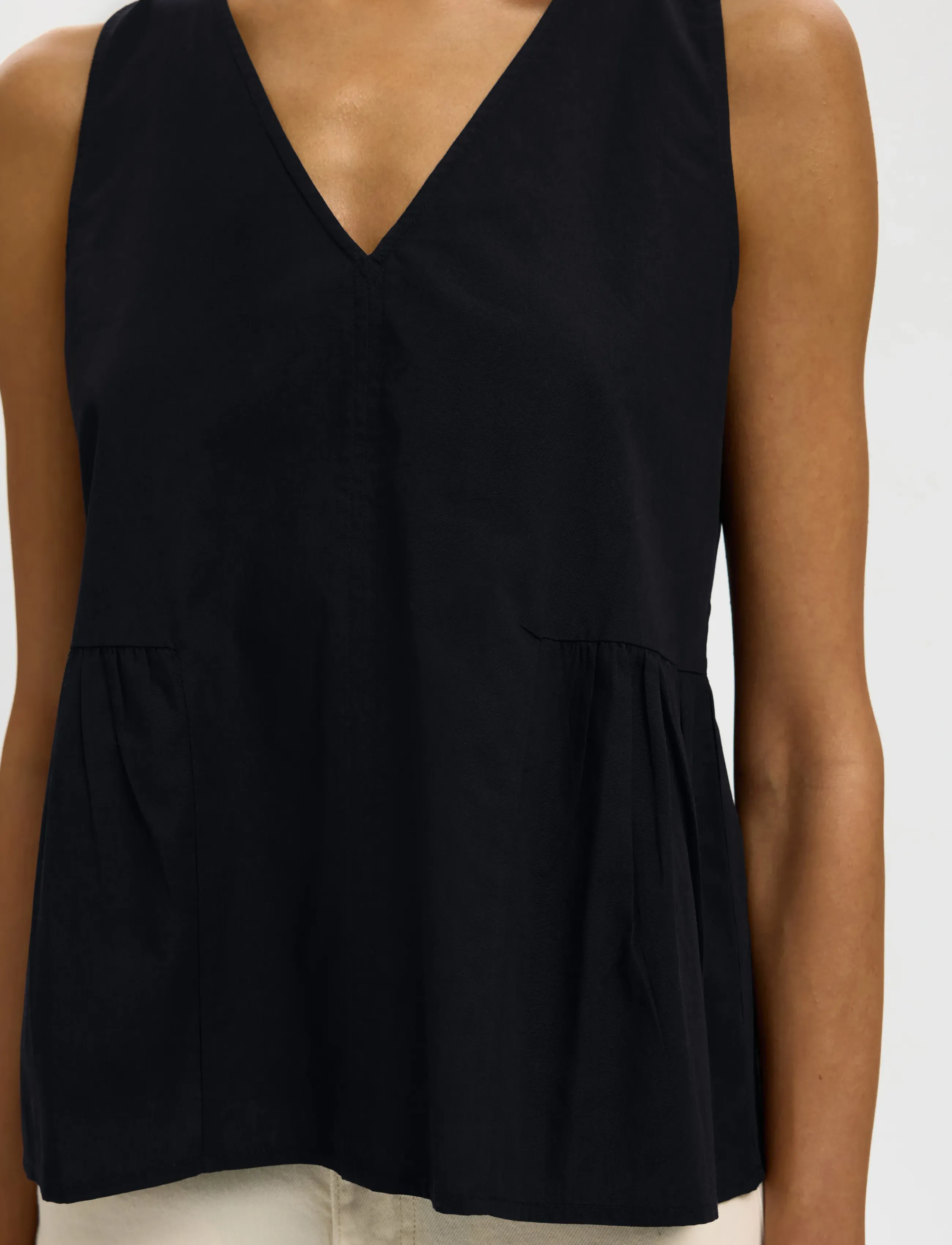 Selected - SLWBLAIR SL V-NECK PEPLUM TOP NOOS - sleeveless blouses - black - 4