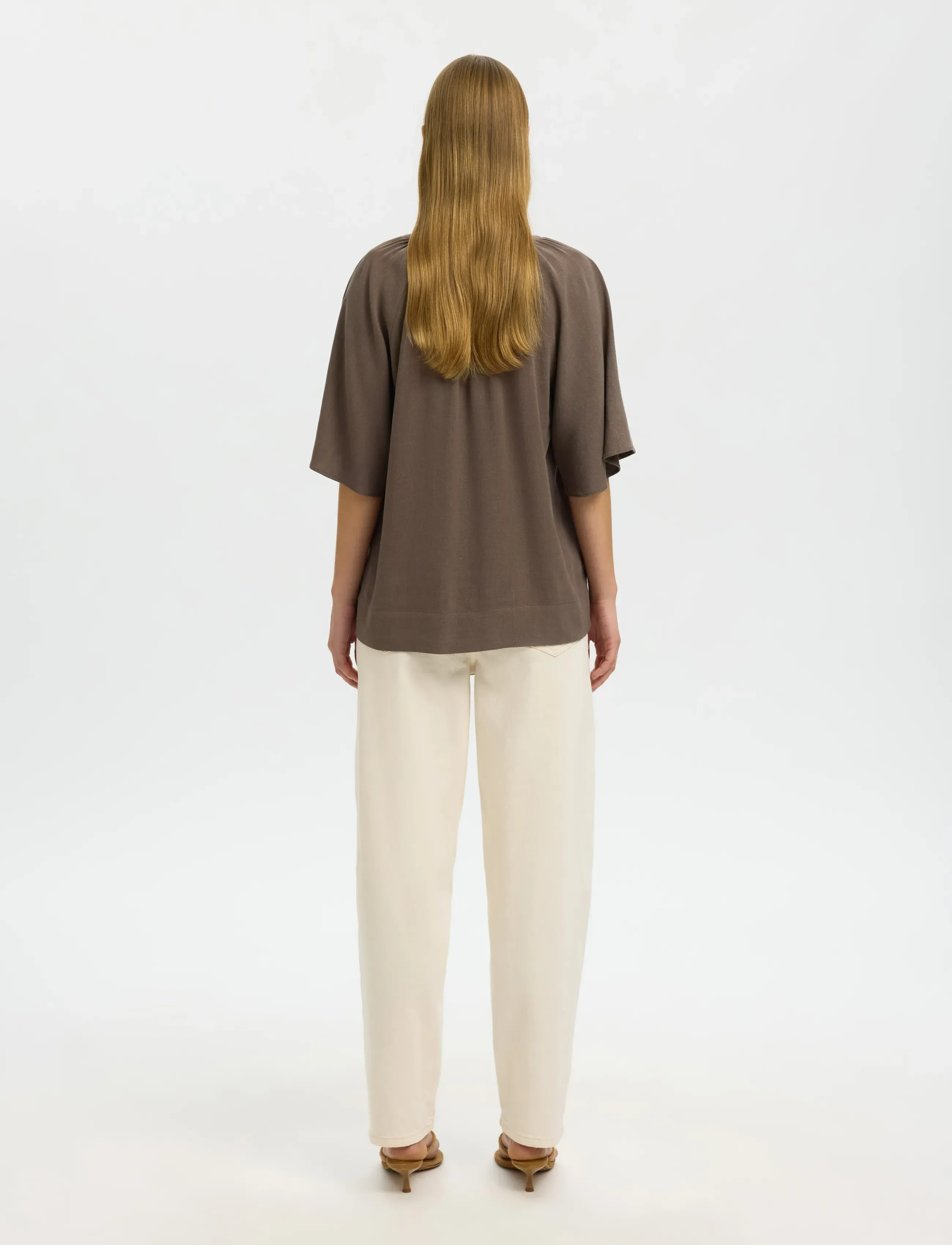 Selected - SLFVIVA 2/4 V-NECK LINEN BLEND TOP NOOS - lühikeste varrukatega pluusid - chocolate chip - 2