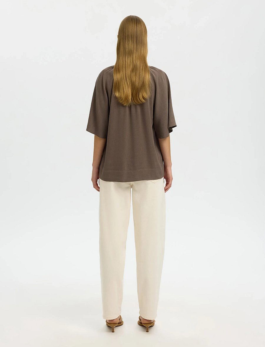 Selected - SLFVIVA 2/4 V-NECK LINEN BLEND TOP NOOS - kortærmede bluser - chocolate chip - 2