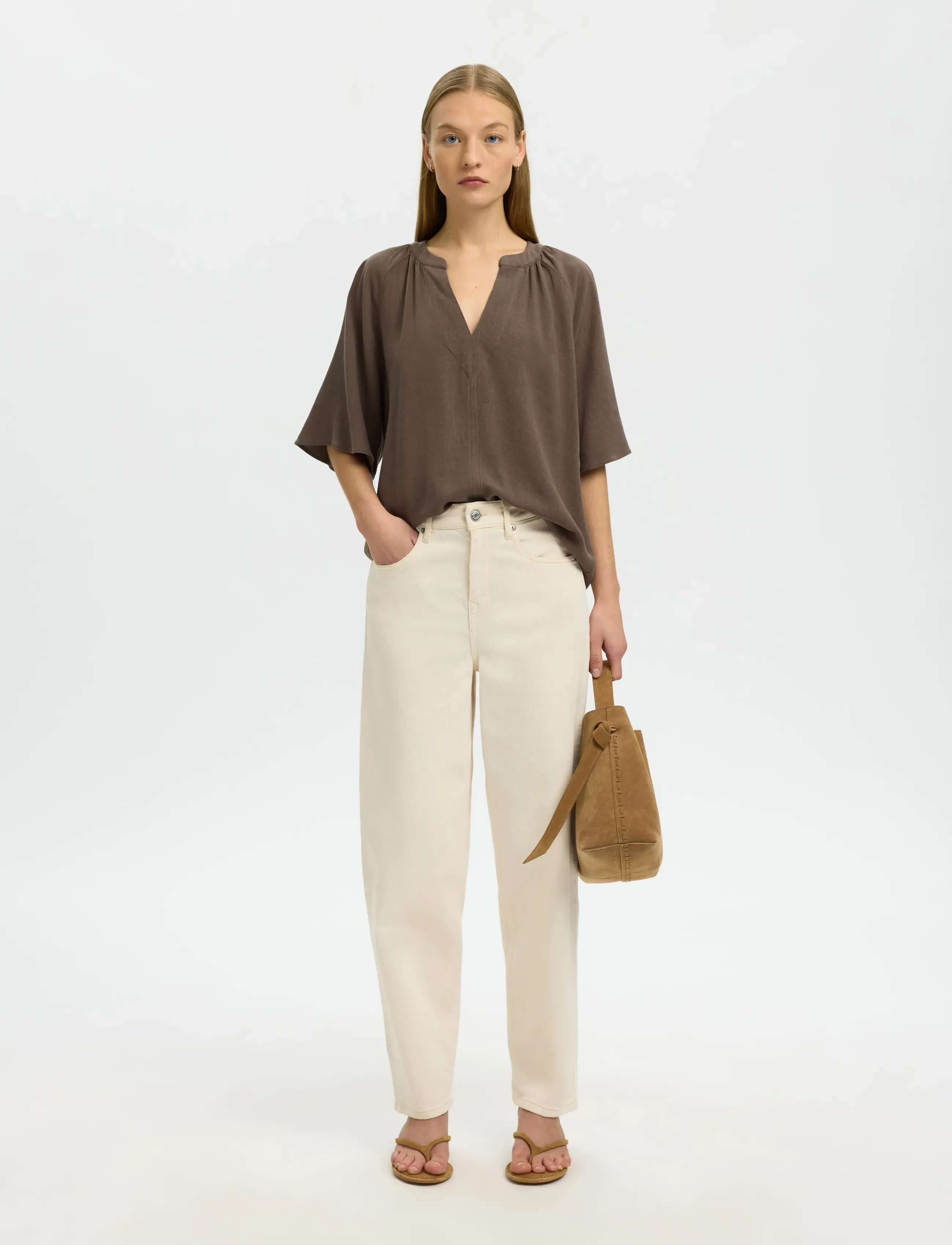 Selected - SLFVIVA 2/4 V-NECK LINEN BLEND TOP NOOS - lühikeste varrukatega pluusid - chocolate chip - 5
