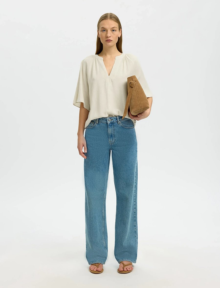 Selected - SLFVIVA 2/4 V-NECK LINEN BLEND TOP NOOS - kurzärmelige blusen - sandshell - 3
