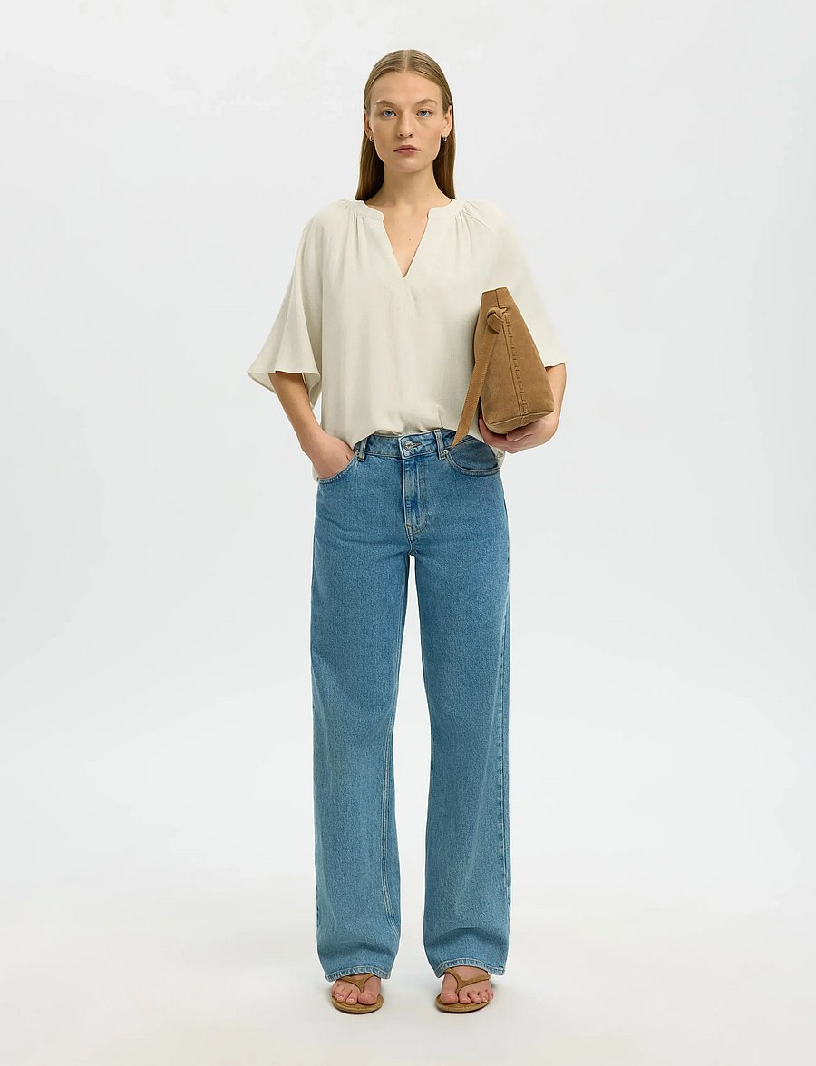 Selected - SLFVIVA 2/4 V-NECK LINEN BLEND TOP NOOS - kurzärmelige blusen - sandshell - 5
