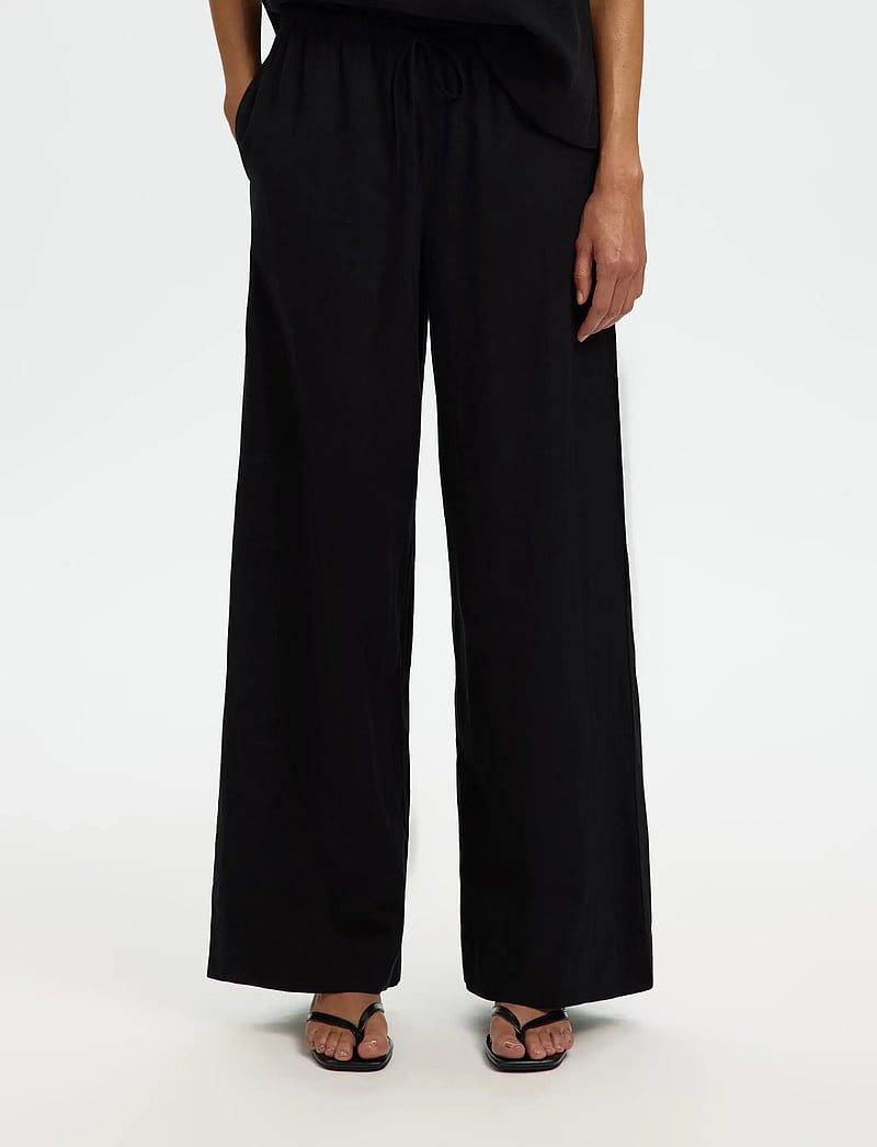 Selected - SLFLUISA MW WIDE LINEN BLEND PANT NOOS - linnebyxor - black - 0