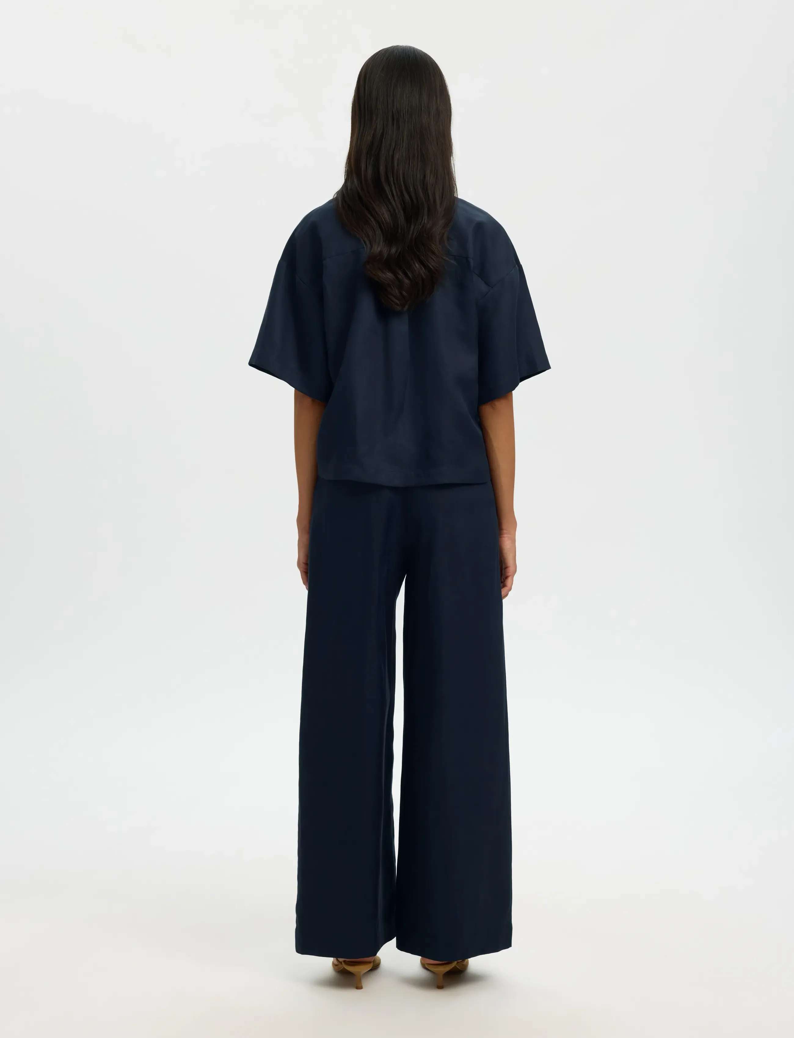 Selected - SLFLYRA 2/4 BOXY LINEN BLEND SHIRT NOOS - short-sleeved shirts - dark sapphire - 2