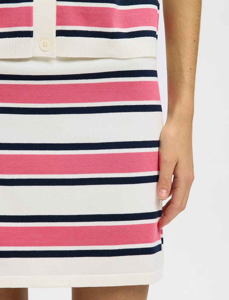 Selected - SLFAMOUR HW SHORT SKIRT - strickröcke - egret - 4