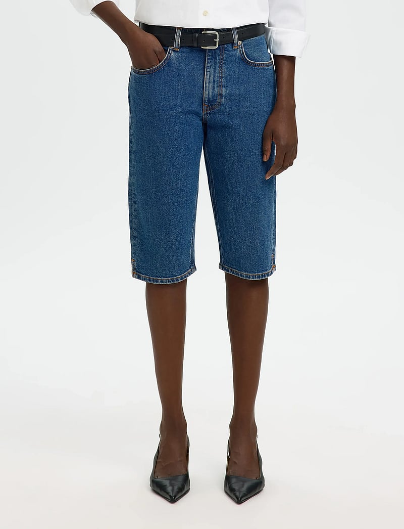 Selected - SLFEVA MW DENIM CAPRI - capri byxor - medium blue denim - 0