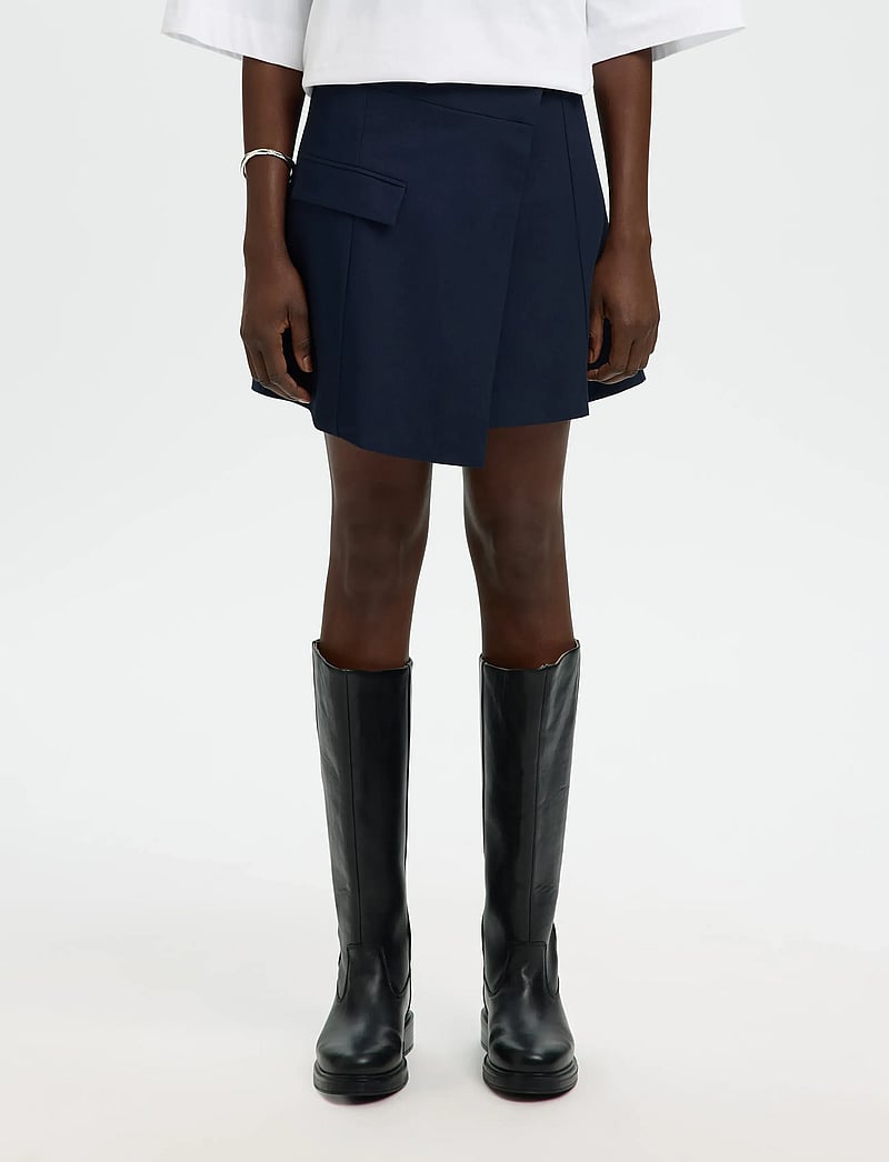 Selected - SLFTORA HW SHORT ASYMETRIC SKIRT B - wickelröcke - dark sapphire - 0