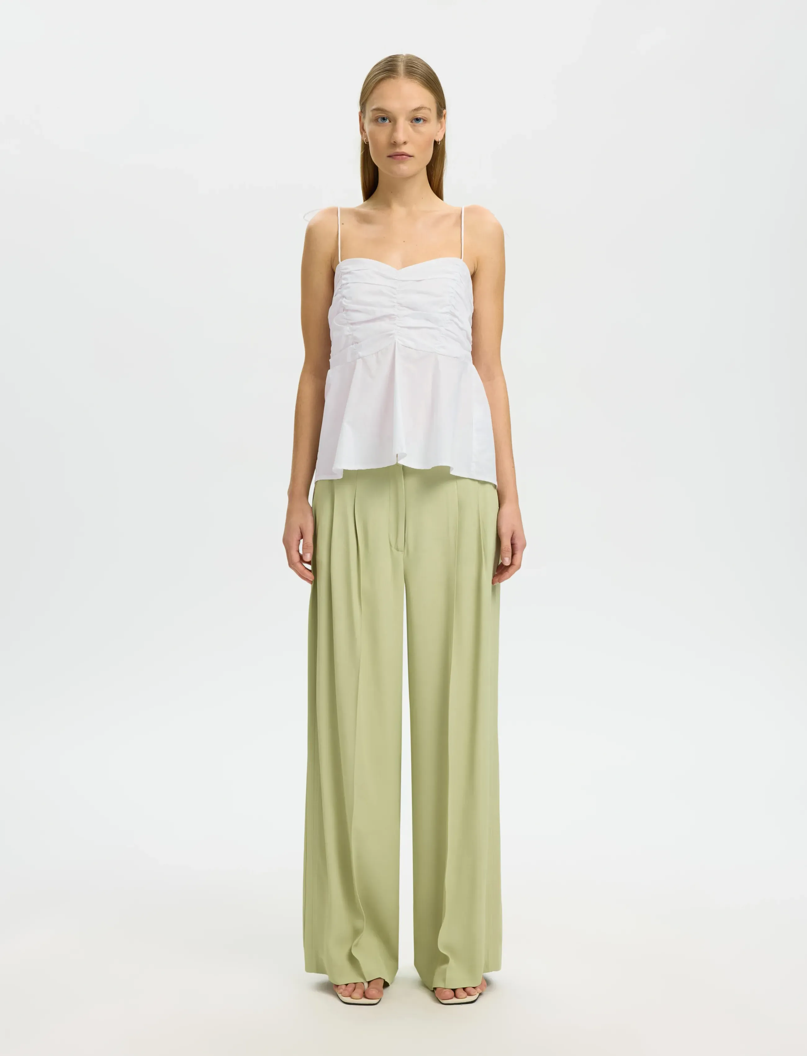 Selected - SLFDELIA STRAP TOP B - varrukateta pluusid - bright white - 3