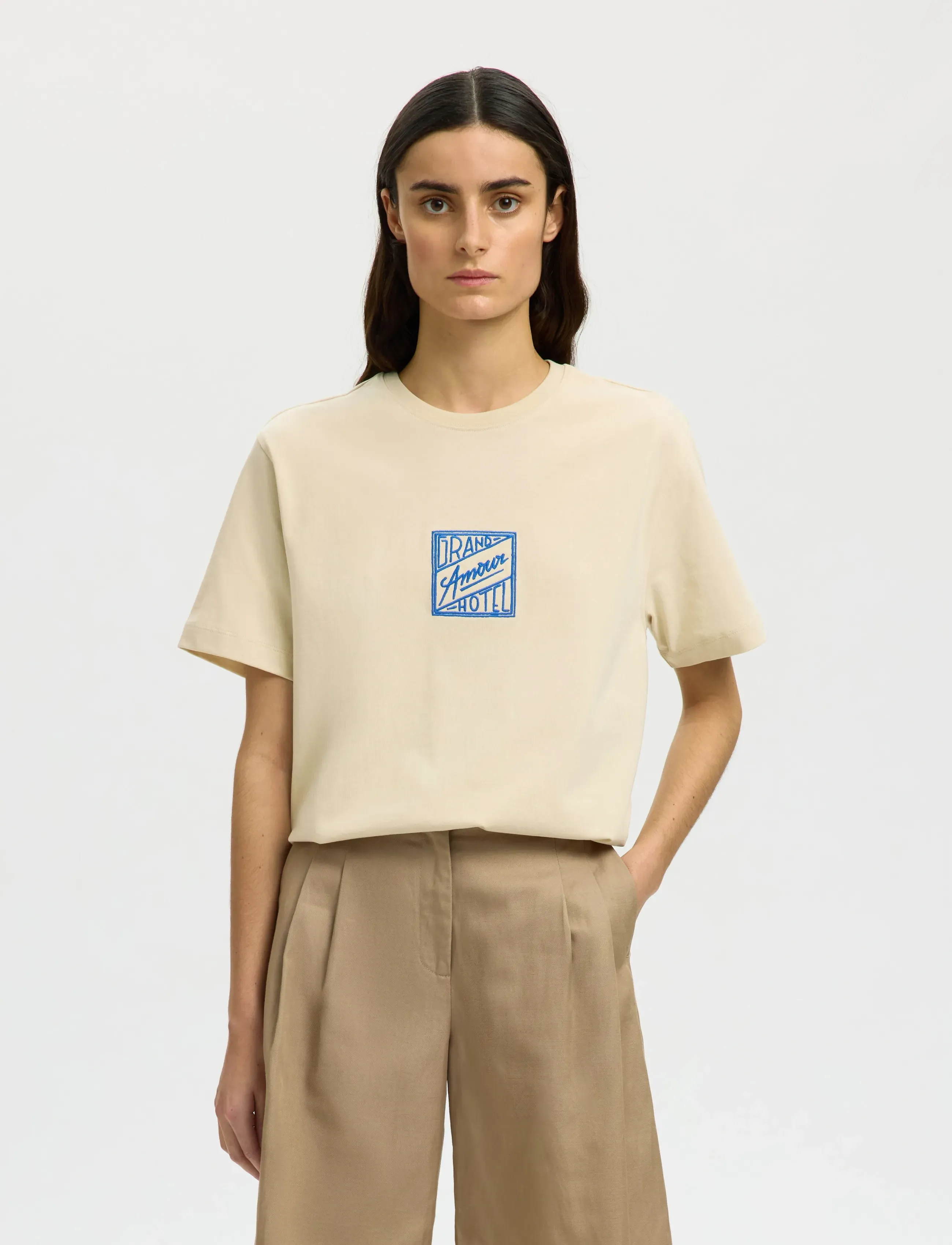 Selected SLFRELAXED BROOK SS HOTEL AMOUR TEE - T-särgid - ANGORA / cream