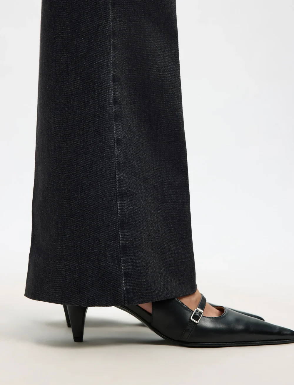 Selected - SLFJULIE-KORI HW FLARED JEANS EX - schlaghosen - black denim - 4