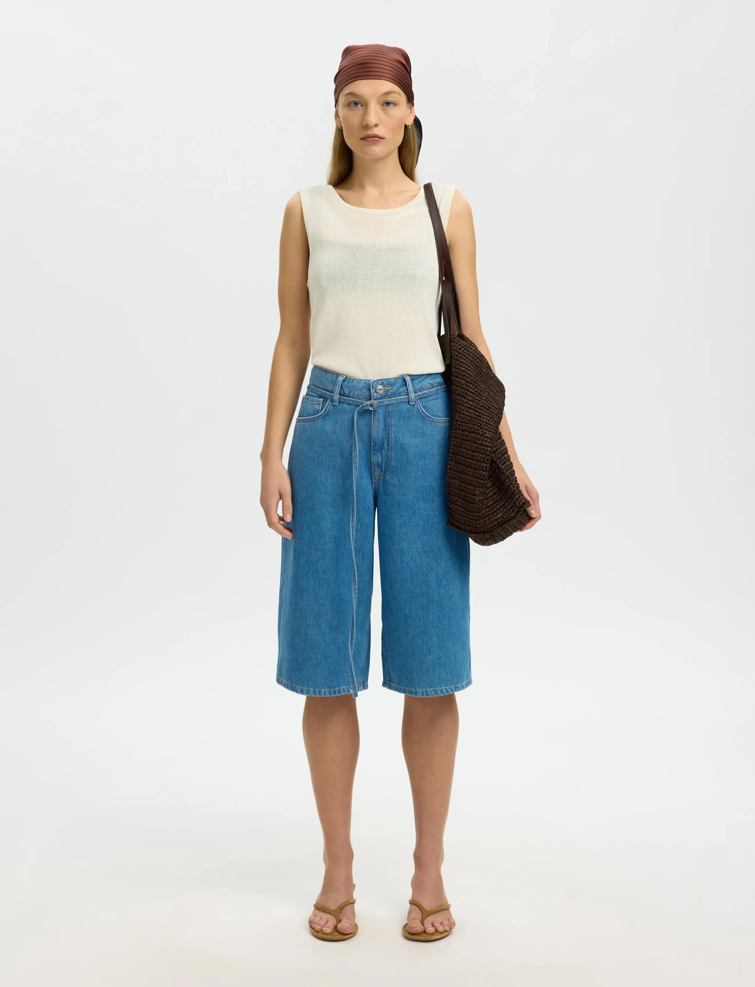 Selected - SLFTENNA MW BERMUDA DENIM SHORTS - gallastuttbuxur - medium blue denim - 4