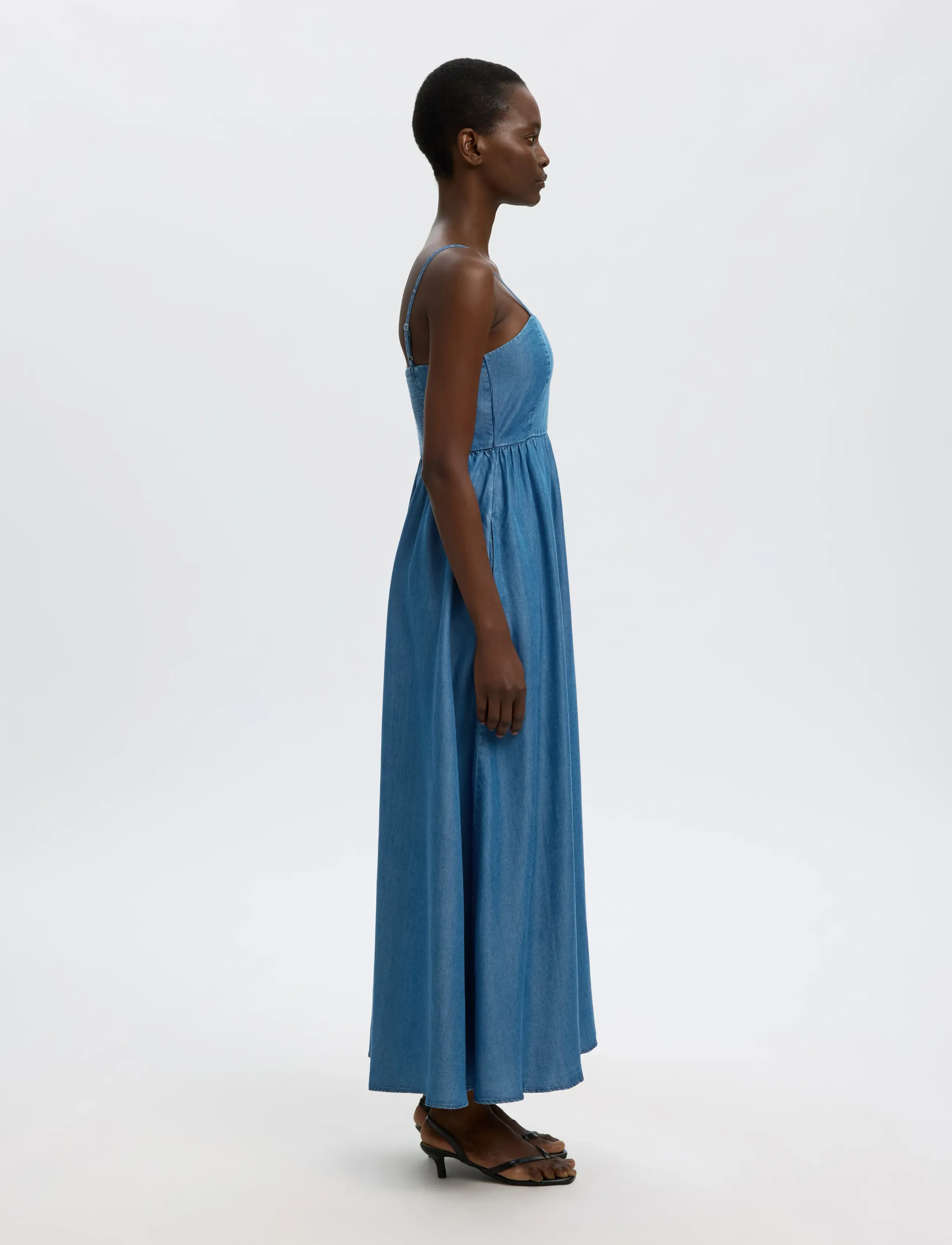 Selected - SLFJANNA REGULAR SL ANKLE DRESS B - robes longues - medium blue denim - 5