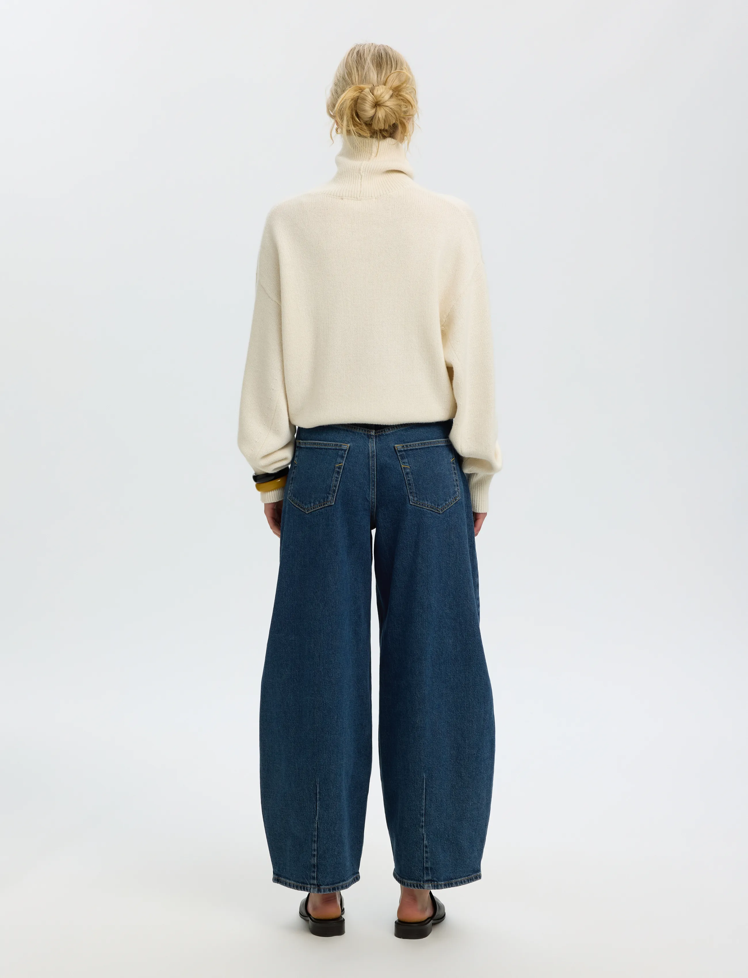 Selected - SLWBARREL LOOSE NANET MID BLUE HW JEANS - barrel jeans - medium blue denim - 2