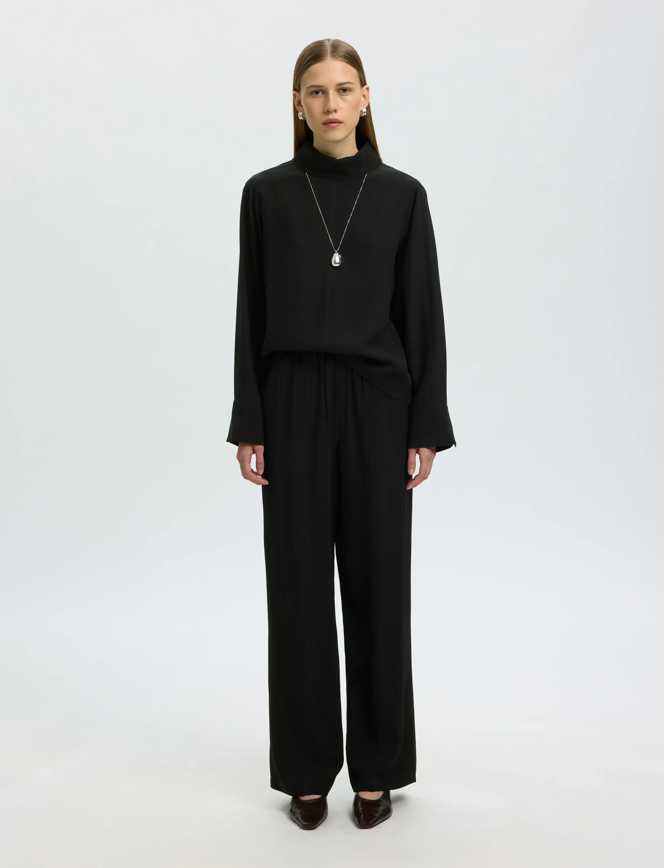 Selected - SLWSOLER MW LONG PANT - straight leg trousers - black - 3