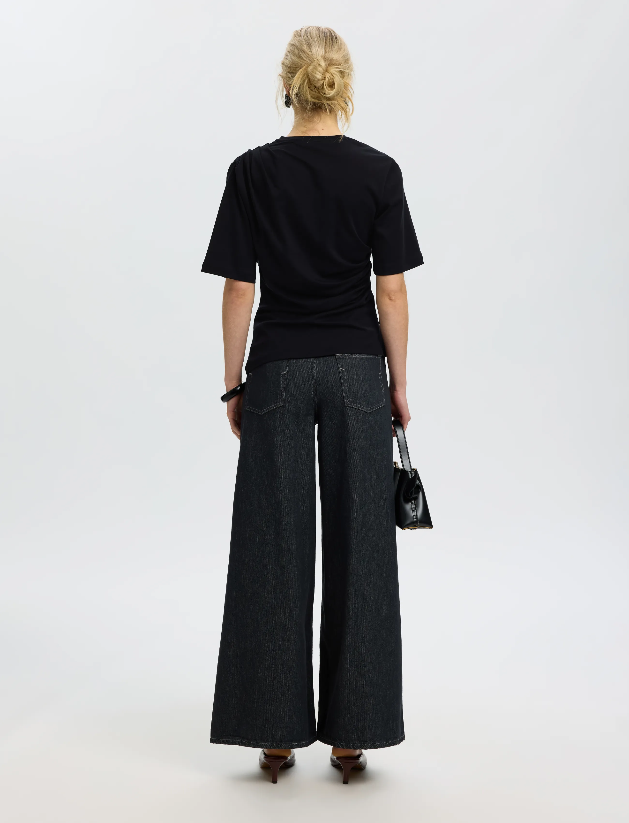 Selected - SLWOLINE LIGHT TWIST TEE - t-shirts - black - 2