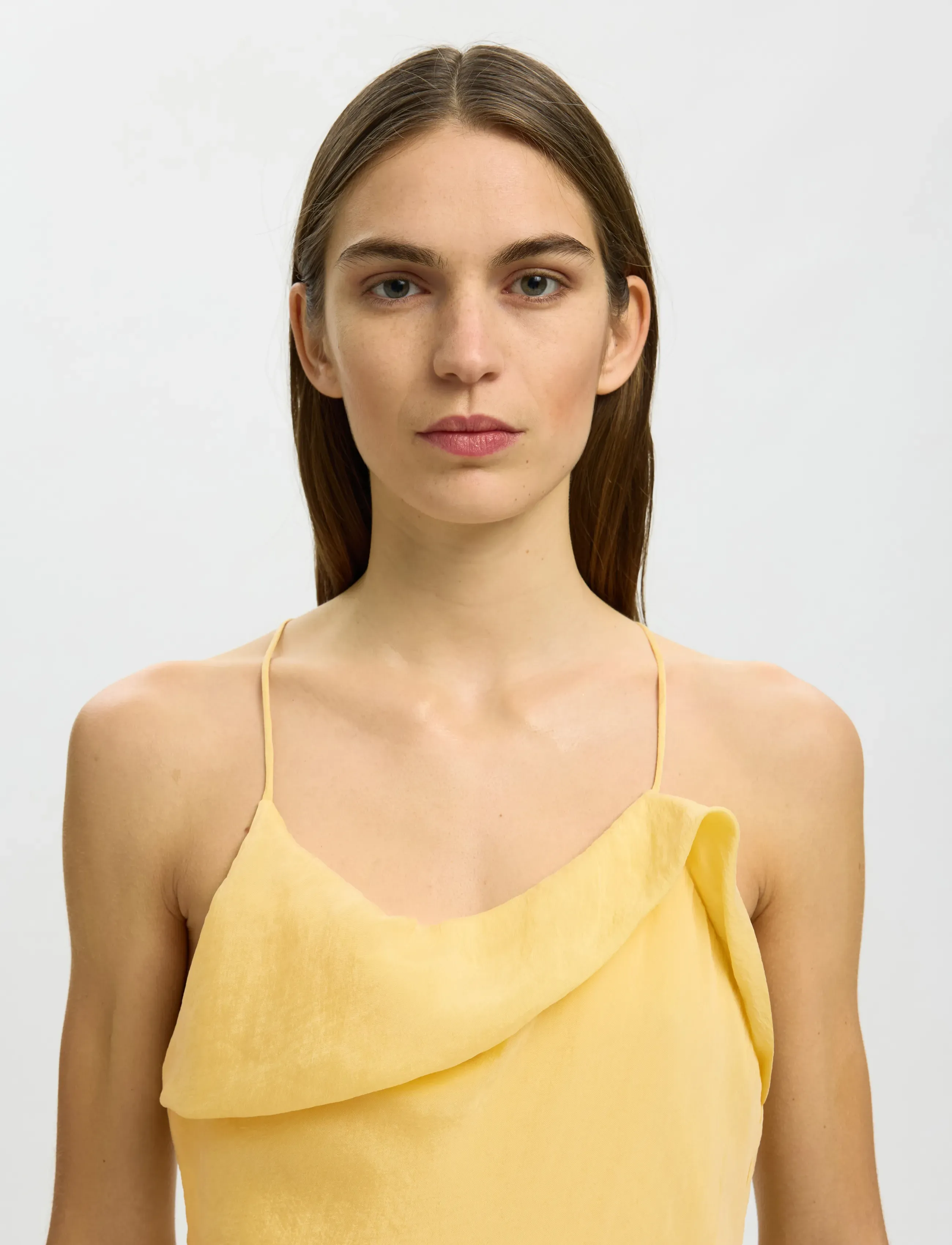 Selected - SLWEMMA SLIM CUPRO BLEND MIDI STRAP DRES - Õlapaeltega kleidid - straw - 5