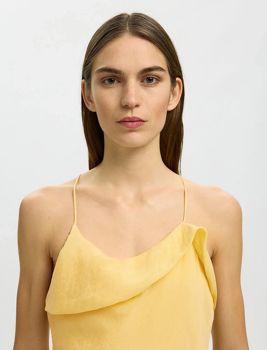 Selected - SLWEMMA SLIM CUPRO BLEND MIDI STRAP DRES - Õlapaeltega kleidid - straw - 5