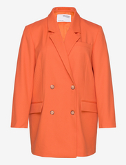 Selected Femme - SLFMYNELLA RELAXED BLAZER CURVE - ballīšu apģērbs par outlet cenām - orangeade - 0