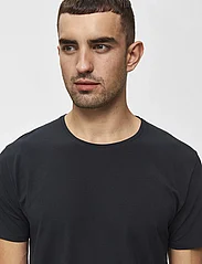 Selected Homme - SLHNEWPIMA SS O-NECK TEE B - lowest prices - black - 6
