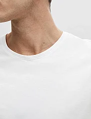Selected Homme - SLHNEWPIMA SS O-NECK TEE B - lowest prices - bright white - 5
