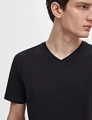 Selected Homme - SLHNEWPIMA SS V-NECK TEE NOOS - lowest prices - black - 5
