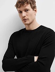 Selected Homme - SLHBERG CREW NECK NOOS - basic knitwear - black - 5
