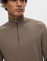 Selected Homme - SLHBERG HALF ZIP CARDIGAN NOOS - pullover mit halbem reißverschluss - teak - 5