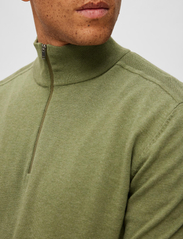 Selected Homme - SLHBERG HALF ZIP CARDIGAN NOOS - trøjer med lynlås - vineyard green - 6