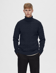 Selected Homme - SLHRYAN STRUCTURE ROLL NECK W - perusneuleet - sky captain - 2