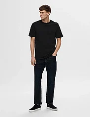 Selected Homme - SLHCOLMAN SS O-NECK TEE NOOS - lowest prices - black - 4