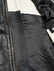 Selected Homme - SLHICONIC RACER LEATHER JKT W - black - 4