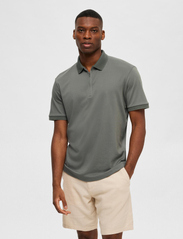 Selected Homme - SLHFAVE ZIP SS POLO NOOS - alhaisimmat hinnat - agave green - 2