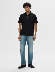 Selected Homme - SLHFAVE ZIP SS POLO NOOS - lowest prices - black - 4