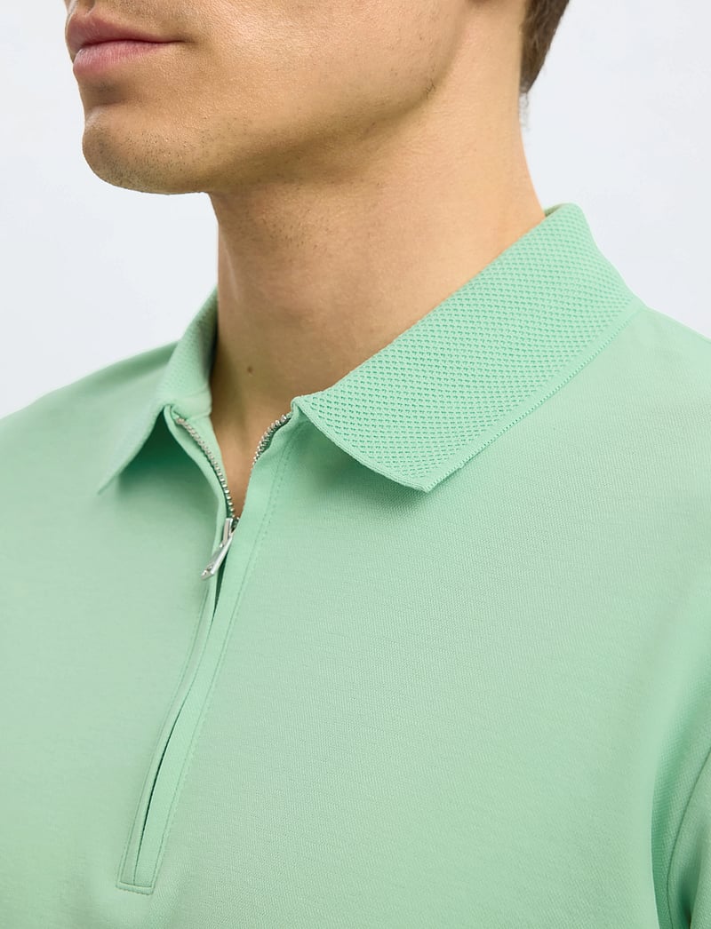 Selected - SLHFAVE ZIP SS POLO NOOS - kurzärmelig - hemlock - 5