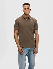 Selected Homme - SLHFAVE ZIP SS POLO NOOS - najniższe ceny - morel - 1