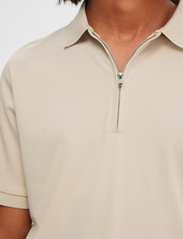 Selected Homme - SLHFAVE ZIP SS POLO NOOS - lowest prices - oatmeal - 5