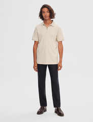 Selected Homme - SLHFAVE ZIP SS POLO NOOS - alhaisimmat hinnat - oatmeal - 6