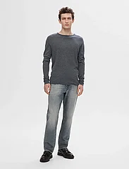 Selected Homme - SLHROME LS KNIT CREW NECK NOOS - perusneuleet - anthracite - 4