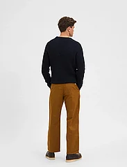 Selected Homme - SLHLOOSE-SALFORD 220 FLEX PANTS W NOOS - chinos - breen - 2