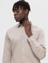 Selected Homme - SLHSLIMETHAN SHIRT LS CLASSIC NOOS - basic shirts - pure cashmere - 4