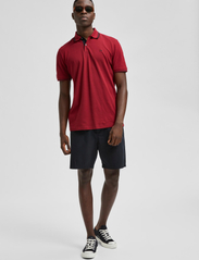 Selected Homme - SLHCOMFORT-HOMME FLEX SHORTS W NOOS - chinos shorts - black - 6